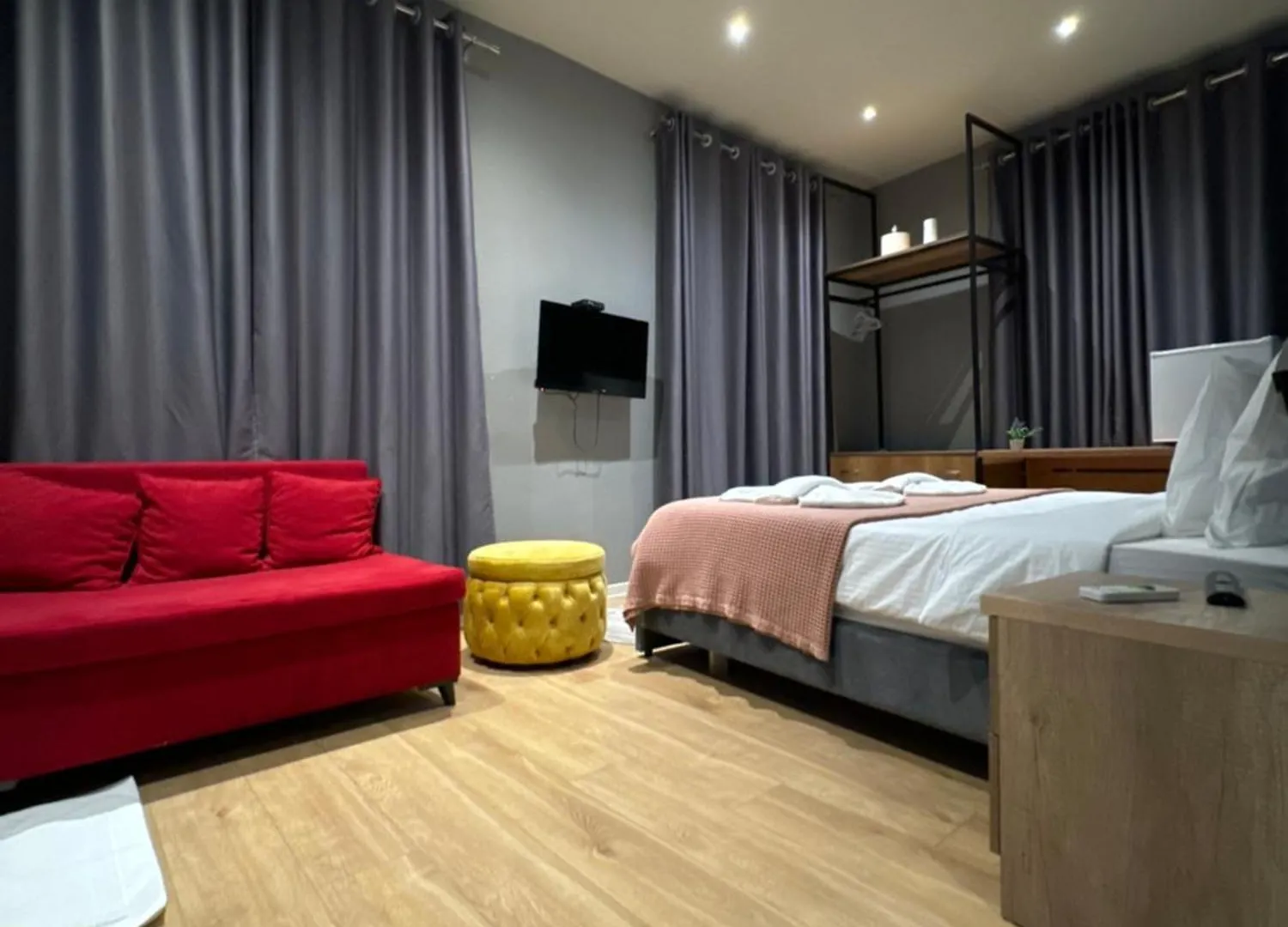 Hotel Tirona Tirana 0*,  Albania