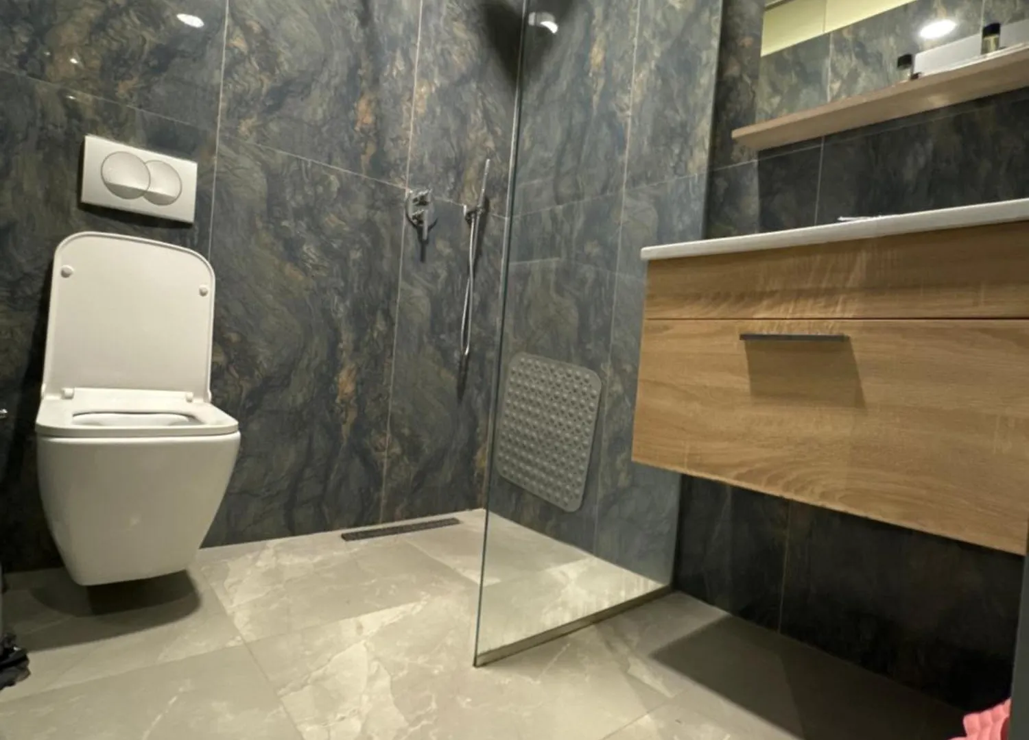Hotel Tirona Tirana 0*,  Albania