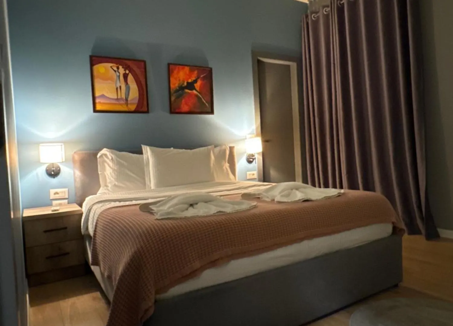 Hotel Tirona 티라나