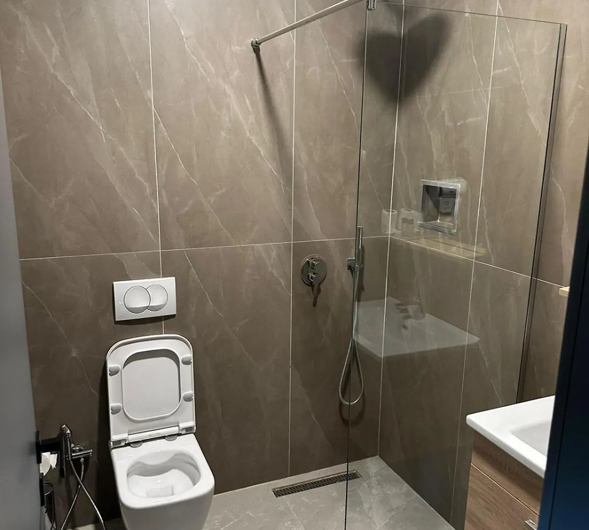 Hotel Tirona 티라나 알바니아