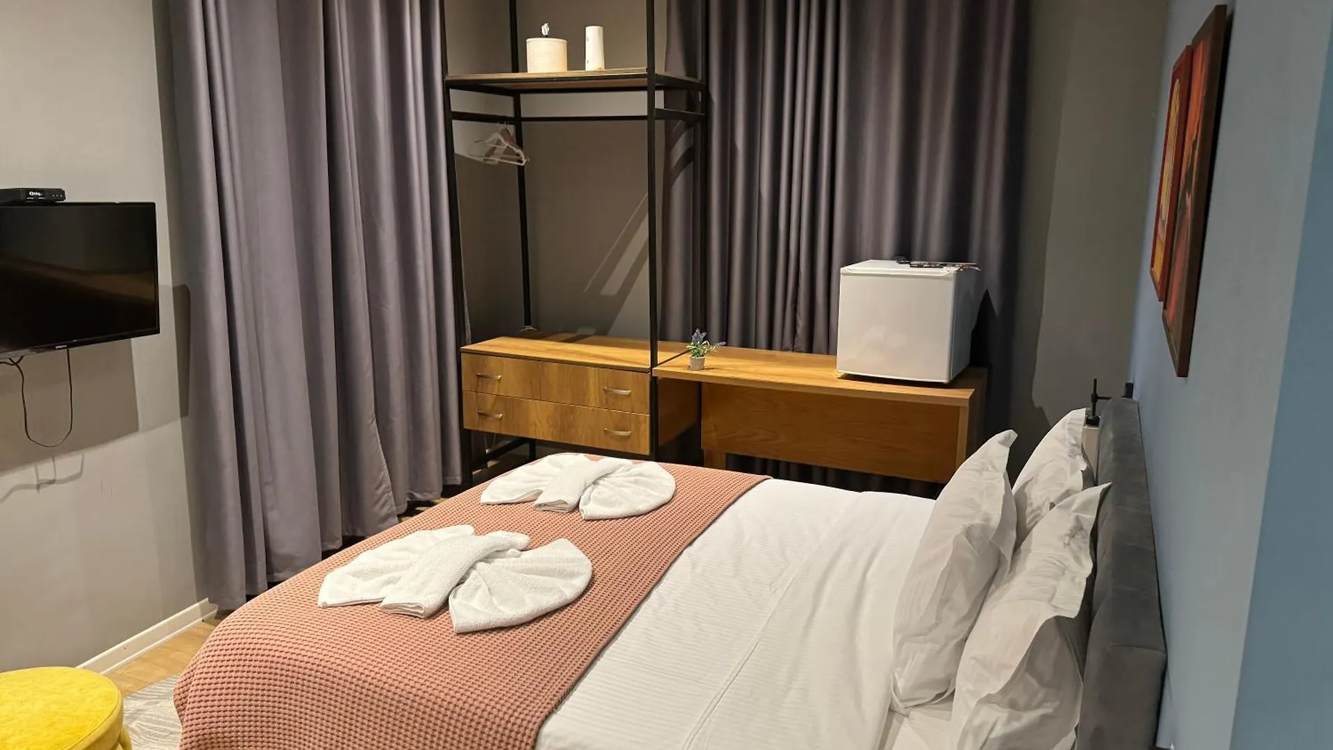 Hotel Tirona 티라나